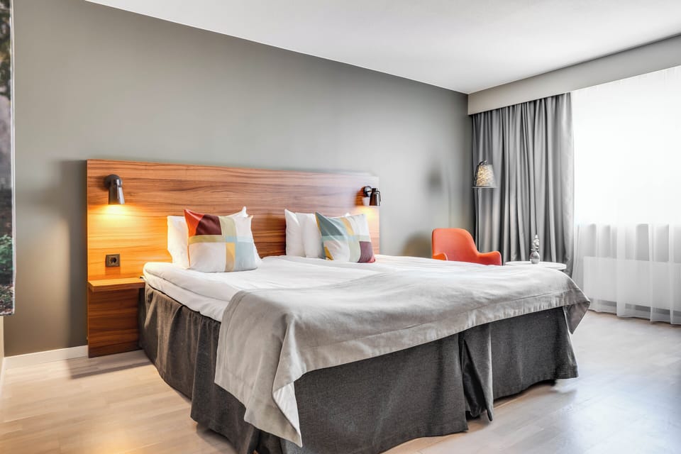 Superior Twin Room | In-room safe, desk, iron/ironing board, bed sheets