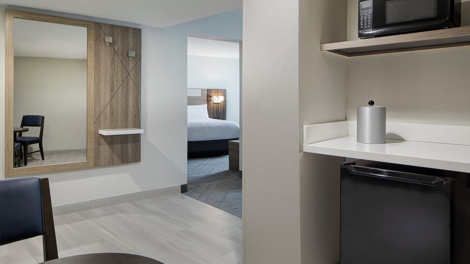 Suite, 1 King Bed | Desk, iron/ironing board, cribs (free), rollaway beds (surcharge)