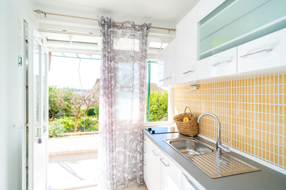 Studio Apartment with Ensuite For 1 | Private kitchen | Electric kettle