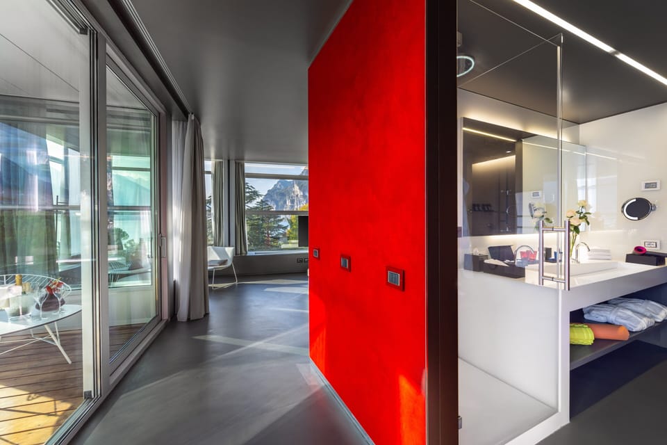 Premium bedding, down comforters, in-room safe, desk