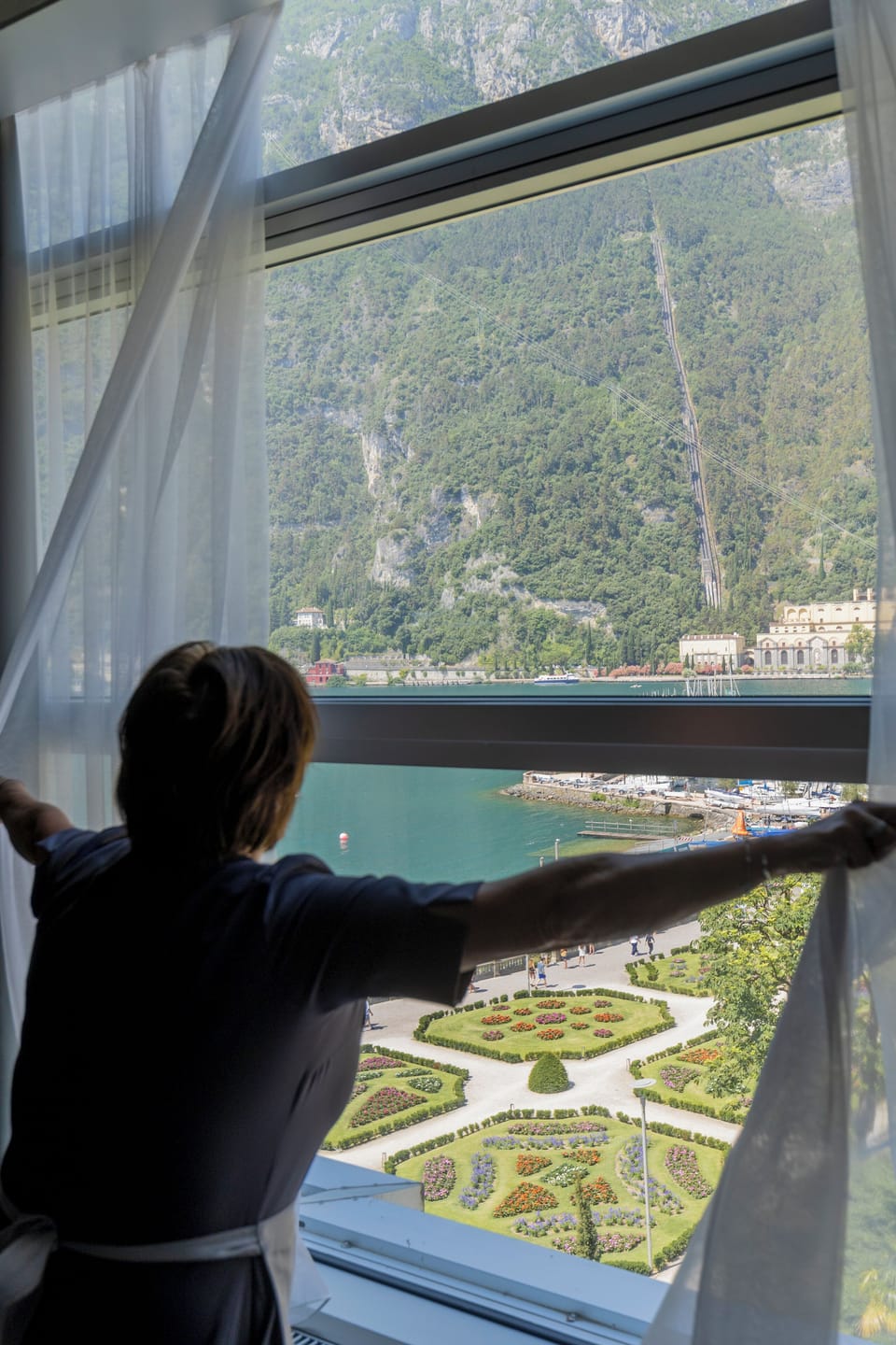 Premium bedding, down comforters, in-room safe, desk