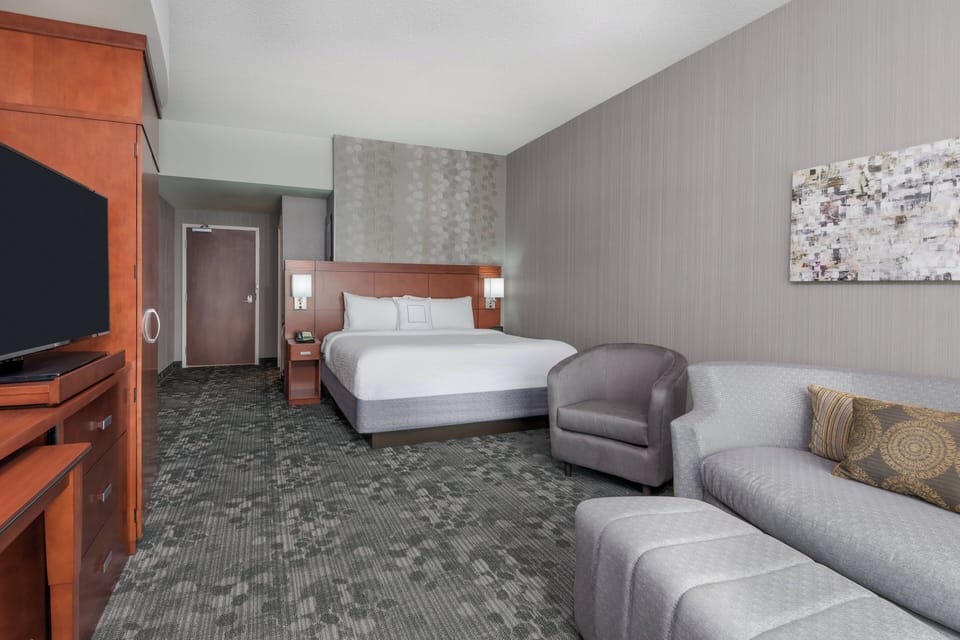 In-room safe, desk, laptop workspace, blackout drapes