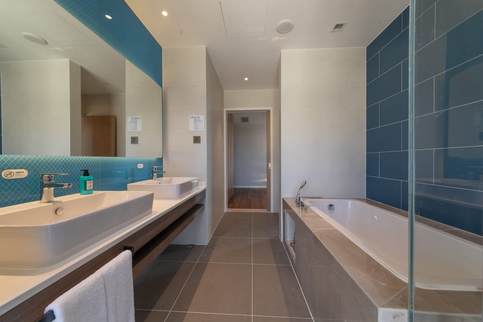 Suite, 1 King Bed (Additional Living Area) | Bathroom