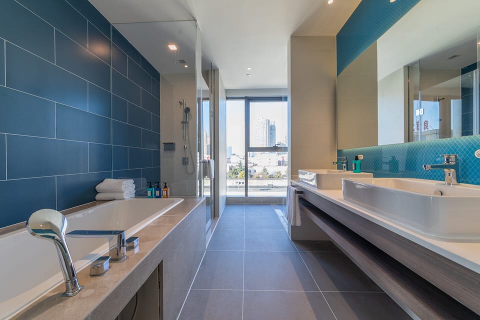 Suite, 1 King Bed (Additional Living Area) | Bathroom