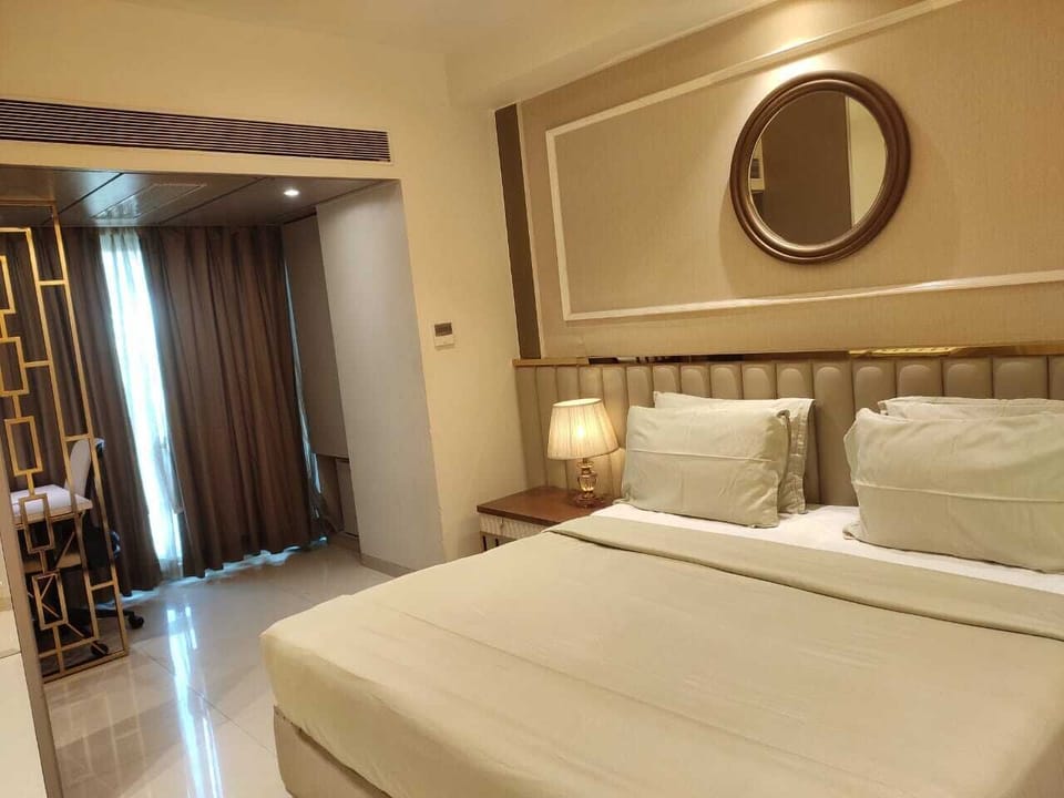 Deluxe Double or Twin Room | Premium bedding, in-room safe, desk, laptop workspace