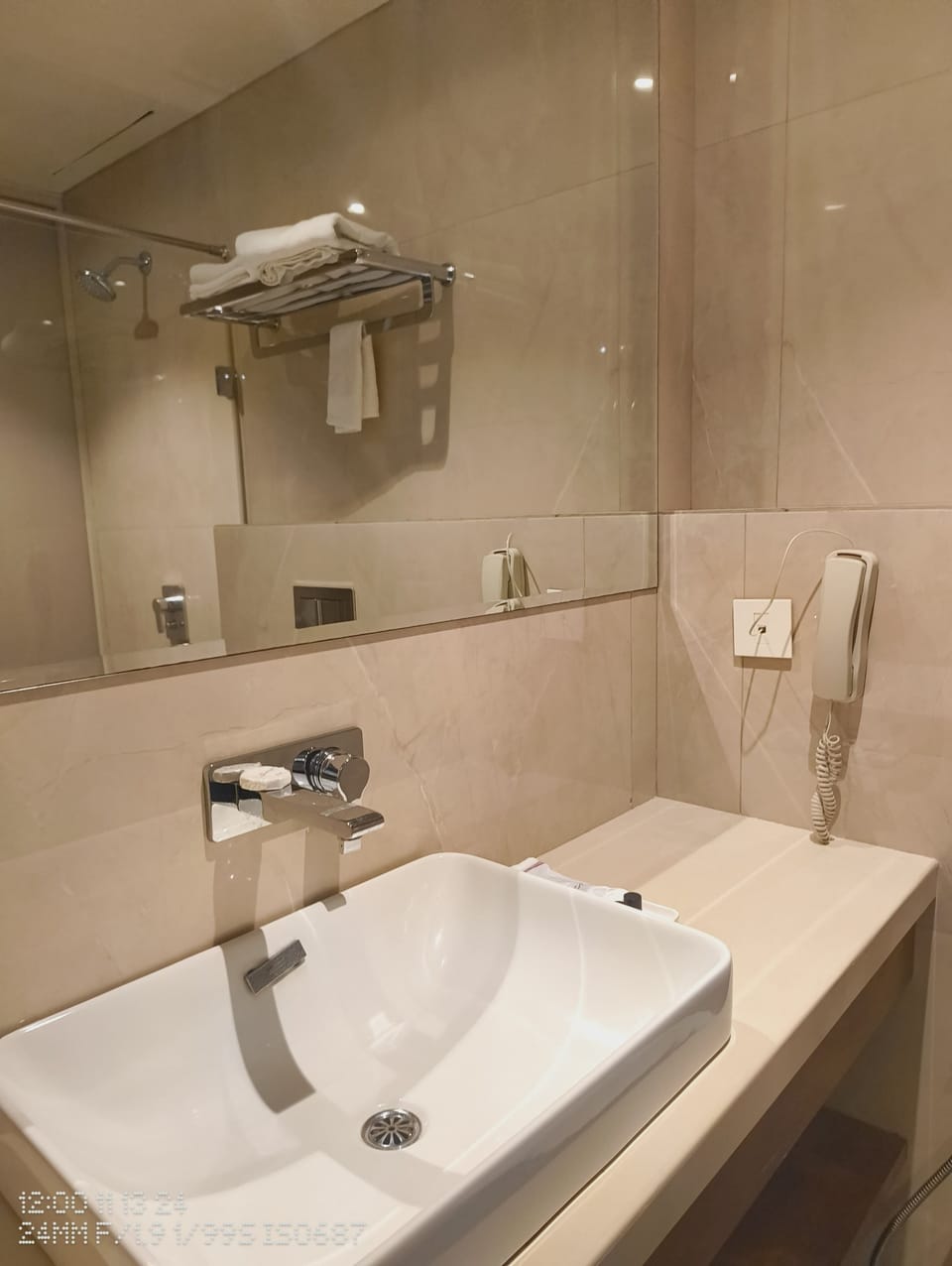 Super Deluxe Room | Bathroom | Shower, free toiletries, hair dryer, slippers
