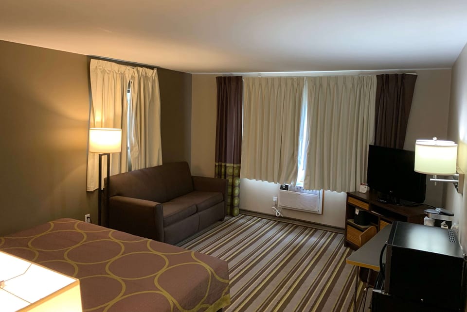 Deluxe Room, 1 King Bed, Non Smoking | Desk, laptop workspace, blackout drapes, iron/ironing board