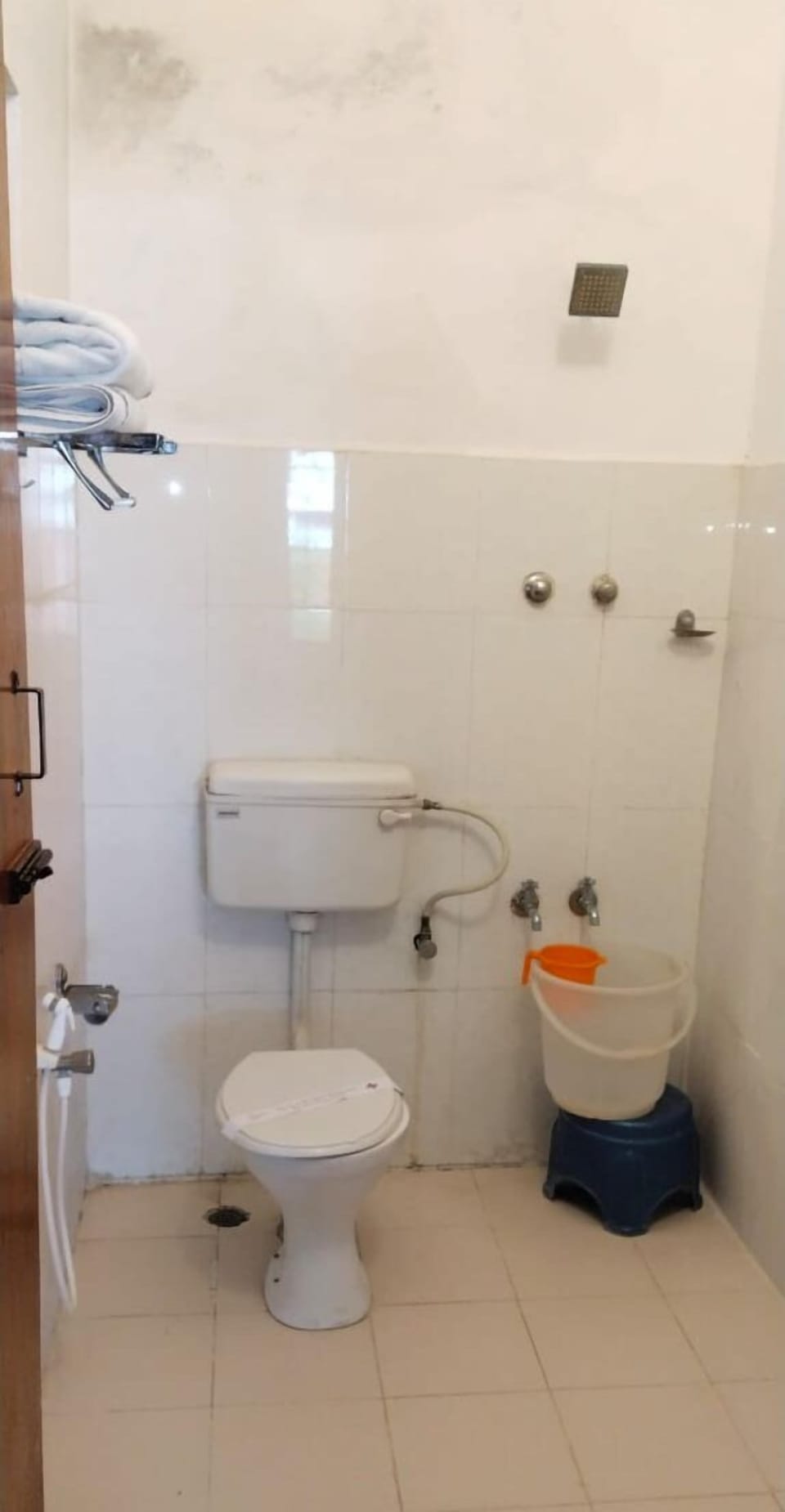 STANDARD NON AC | Bathroom | Shower, free toiletries, towels