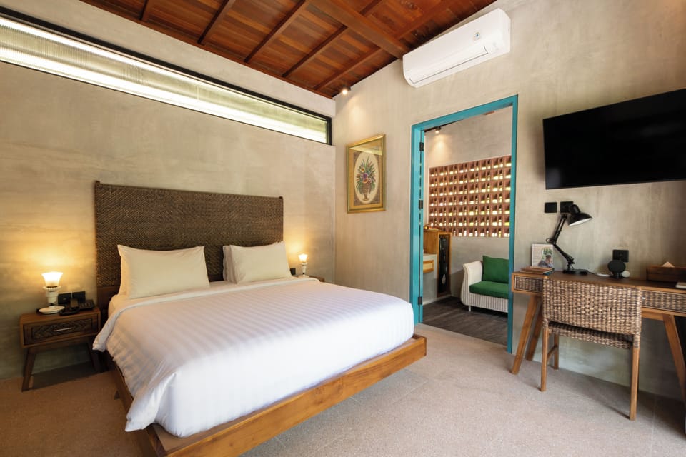 River Pool Bungalow With Slide | Minibar, in-room safe, free WiFi, bed sheets