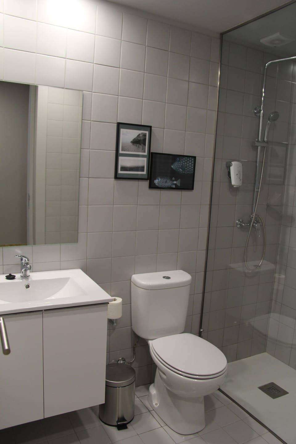 Standard Quadruple Room | Bathroom | Shower, towels