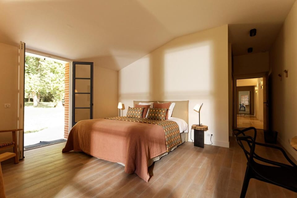 Soundproofing, iron/ironing board, free cribs/infant beds, free WiFi