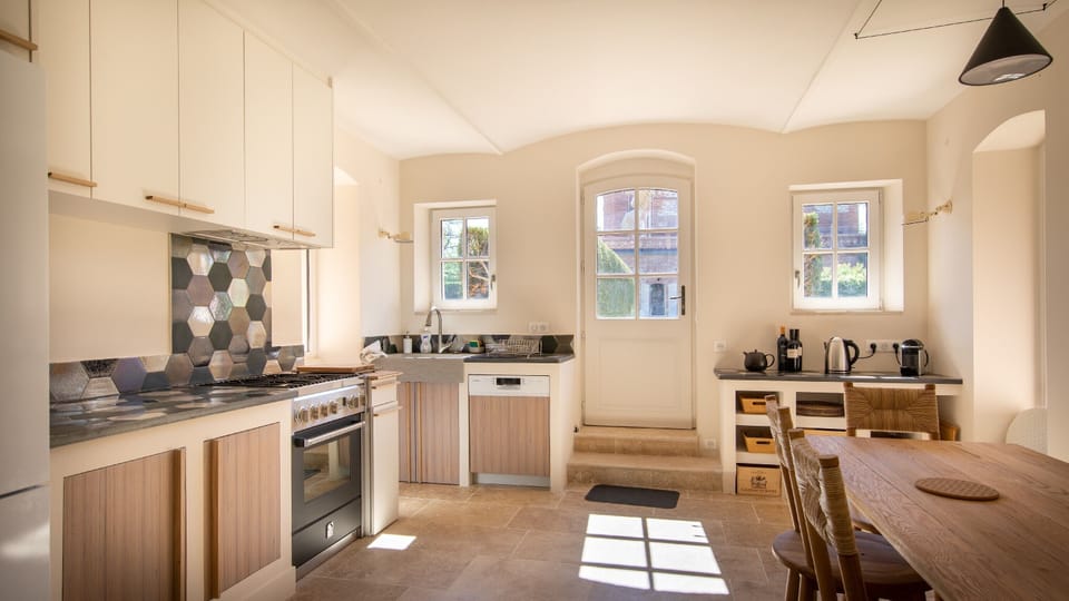 Deluxe Villa | Private kitchen | Fridge, microwave, oven, stovetop