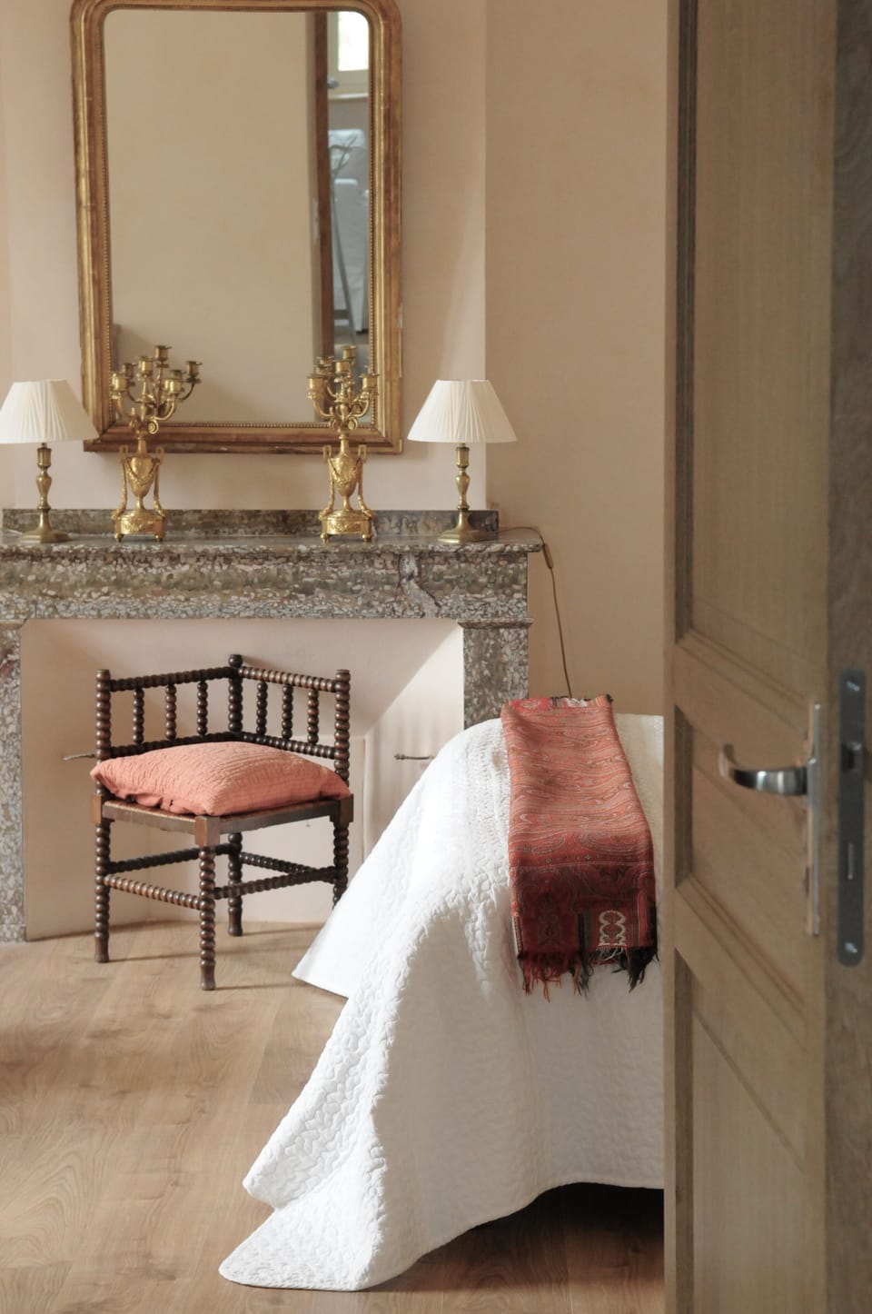 Superior Apartment | Soundproofing, iron/ironing board, free cribs/infant beds, free WiFi