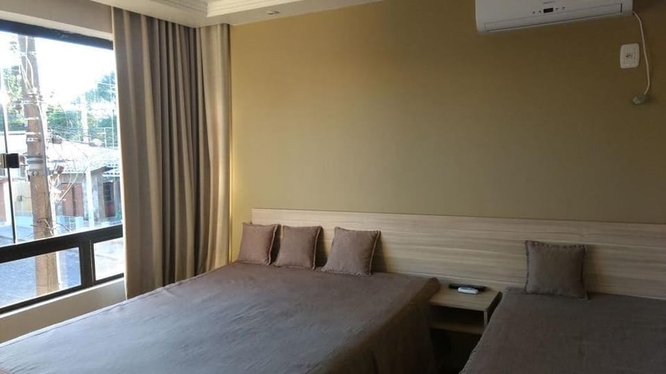 Traditional Triple Room | Desk, blackout drapes, free WiFi