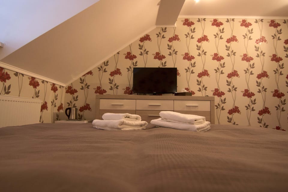 Classic Room | Premium bedding, down comforters, soundproofing, iron/ironing board