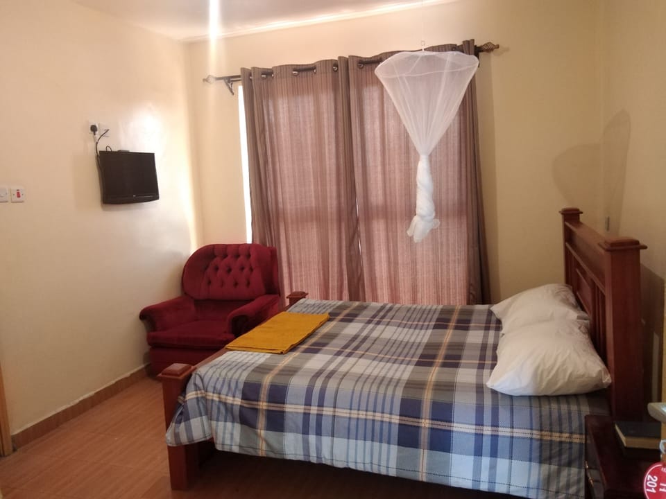 Business Double Room | Laptop workspace, iron/ironing board, free WiFi, bed sheets