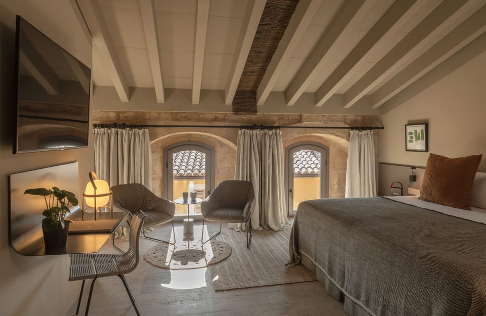 Premium Room | Premium bedding, down comforters, memory foam beds, minibar