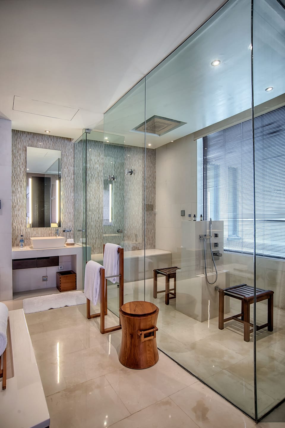 Park Suite | Bathroom | Separate tub and shower, free toiletries, hair dryer, bathrobes