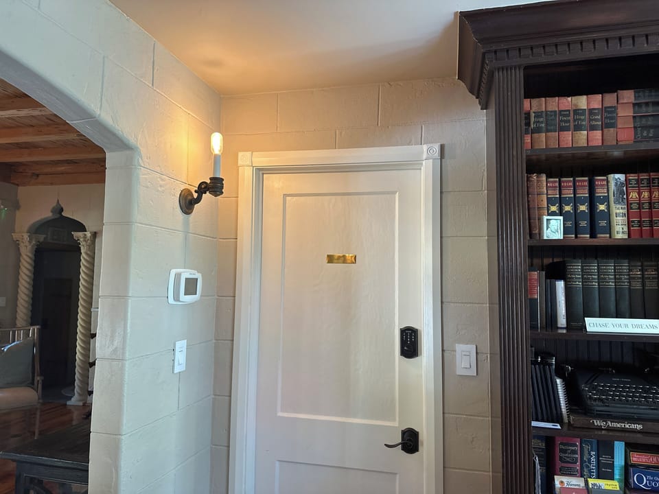 Library Suite | Premium bedding, pillowtop beds, in-room safe, laptop workspace