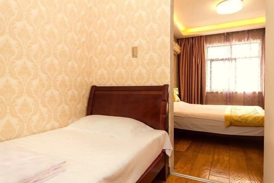 Family Suite | 5 bedrooms, desk, free WiFi
