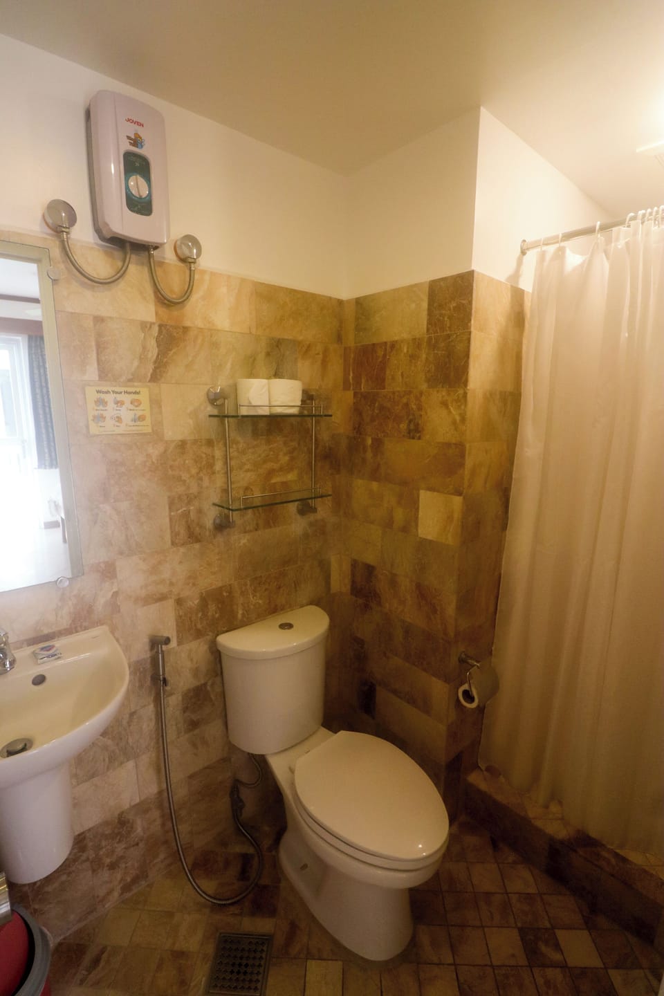 Deluxe Double Room, 1 Queen Bed | Bathroom | Shower, bidet, towels, soap