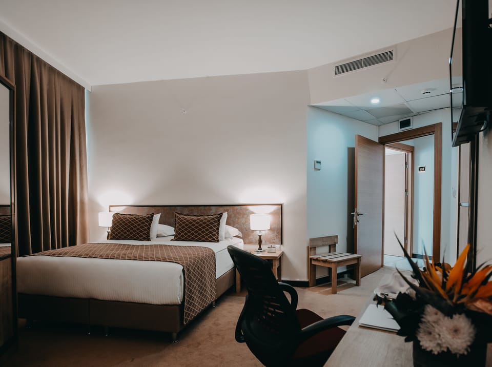 Premium bedding, in-room safe, desk, soundproofing