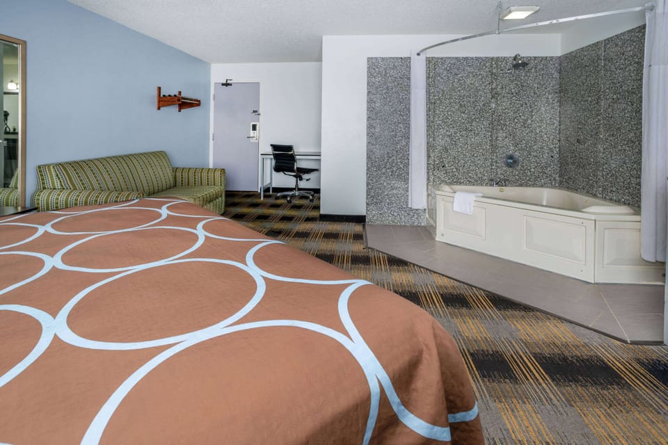 Suite, 1 King Bed, Non Smoking | Desk, iron/ironing board, cribs (free), rollaway beds (surcharge)