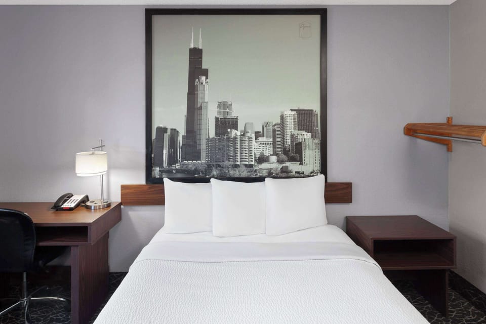 Room, 1 Queen Bed, Accessible, Non Smoking (Mobility) | Free WiFi, bed sheets