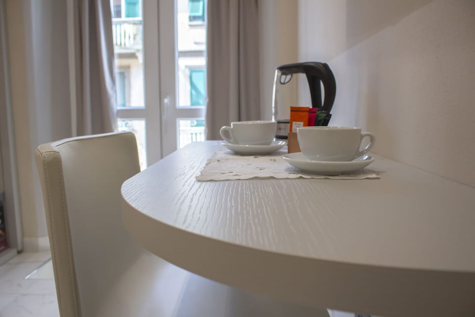 Deluxe Double or Twin Room | Coffee and/or coffee maker