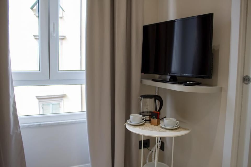 Superior Double Room, Balcony | Television
