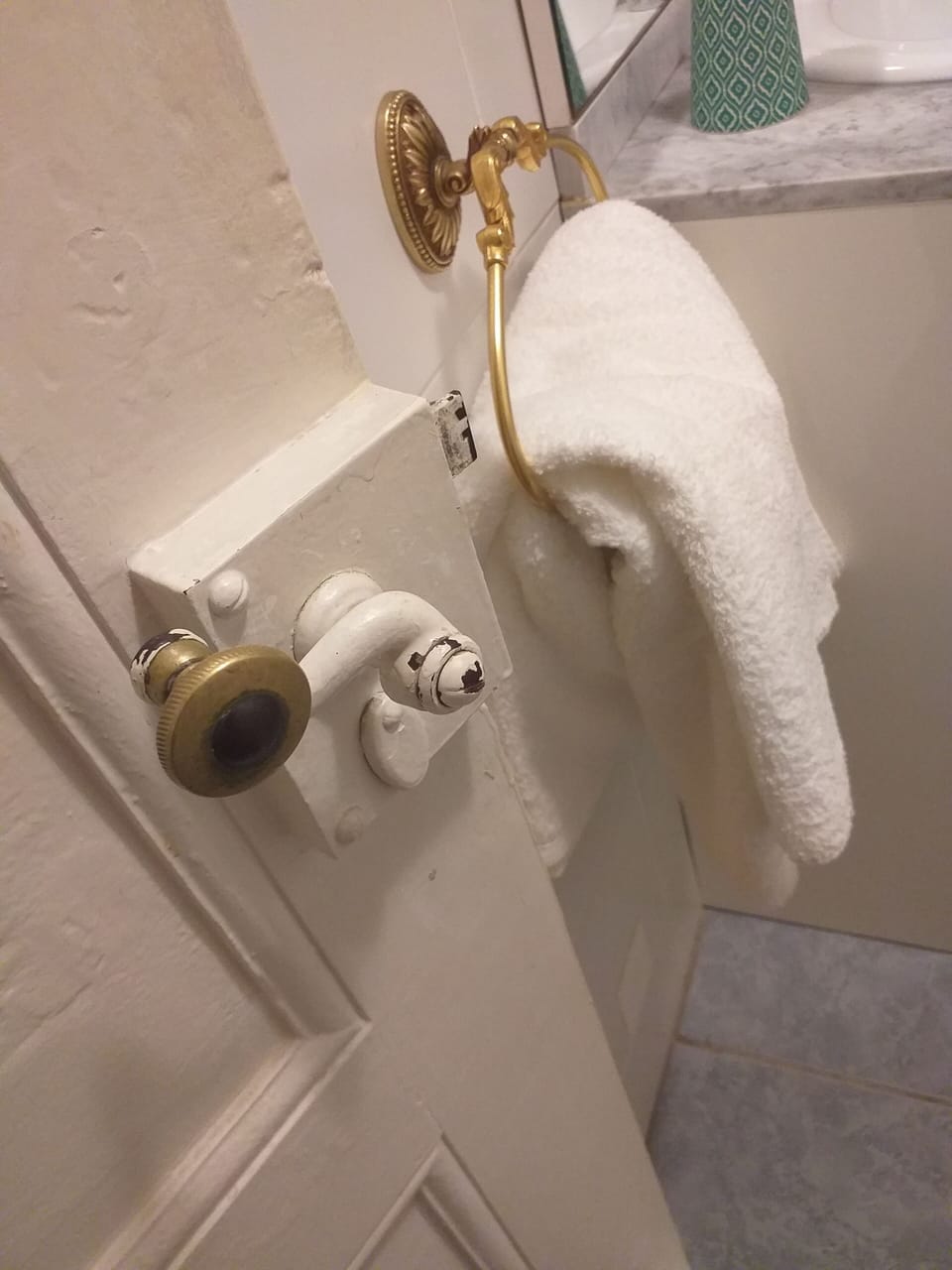 Classic Suite (Tandem) | Bathroom | Shower, hair dryer, towels, soap