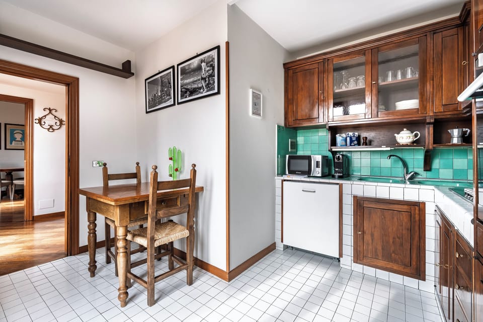 Apartment, 3 Bedrooms | Private kitchen | Fridge, microwave, oven, stovetop