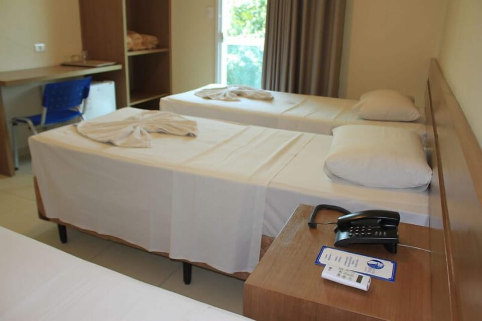 Basic Twin Room | Minibar, desk, WiFi (free)