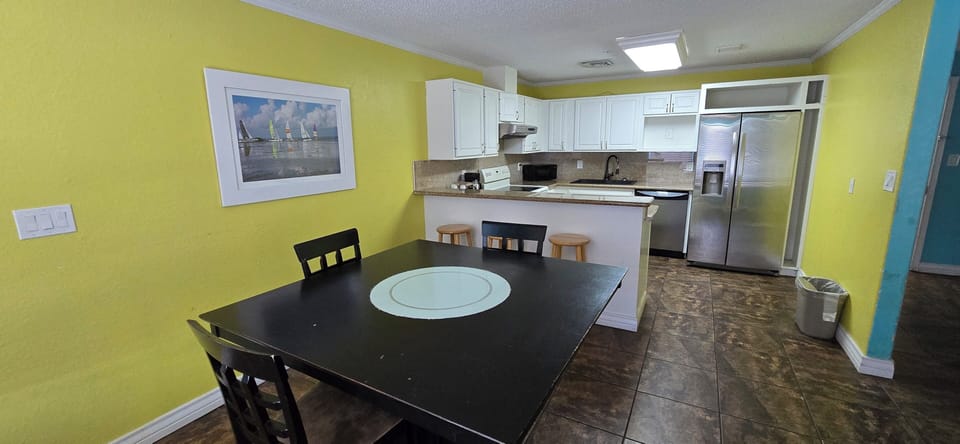 Deluxe Suite, Multiple Beds, Non Smoking (2 Bedroom) | Private kitchen | Fridge, microwave, coffee/tea maker