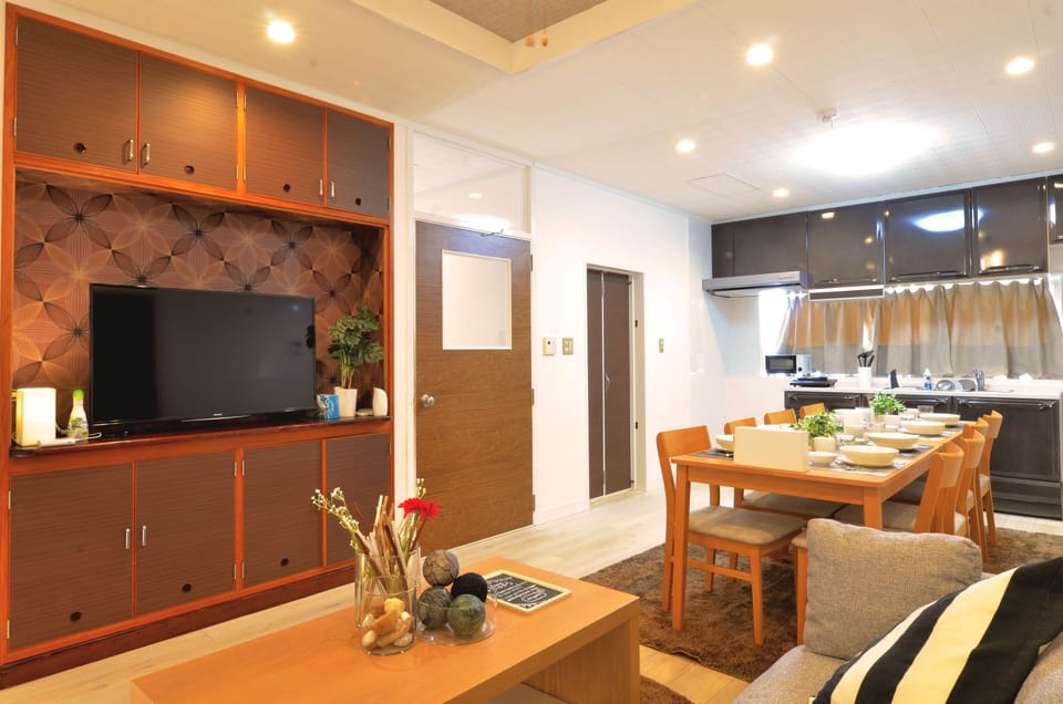 3Bedroom Apartment | Private kitchen | Fridge, microwave, stovetop, electric kettle