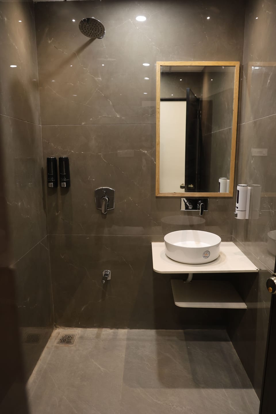 Elite Double Room, Garden View | Bathroom | Shower, rainfall showerhead, free toiletries, bathrobes