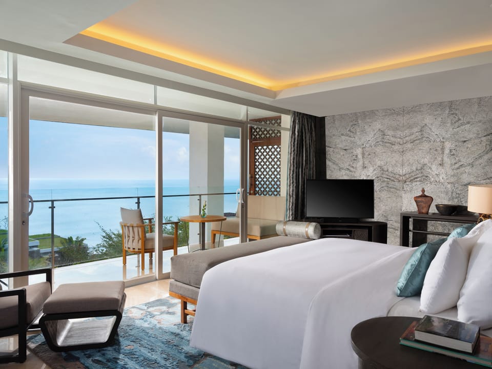 Dewata Penthouse | Minibar, in-room safe, desk, iron/ironing board