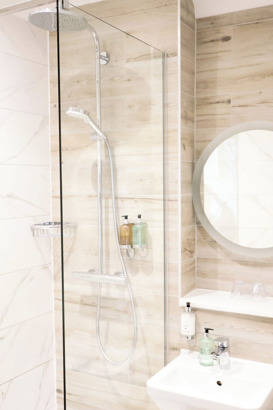 Combined shower/tub, eco-friendly toiletries, hair dryer, towels