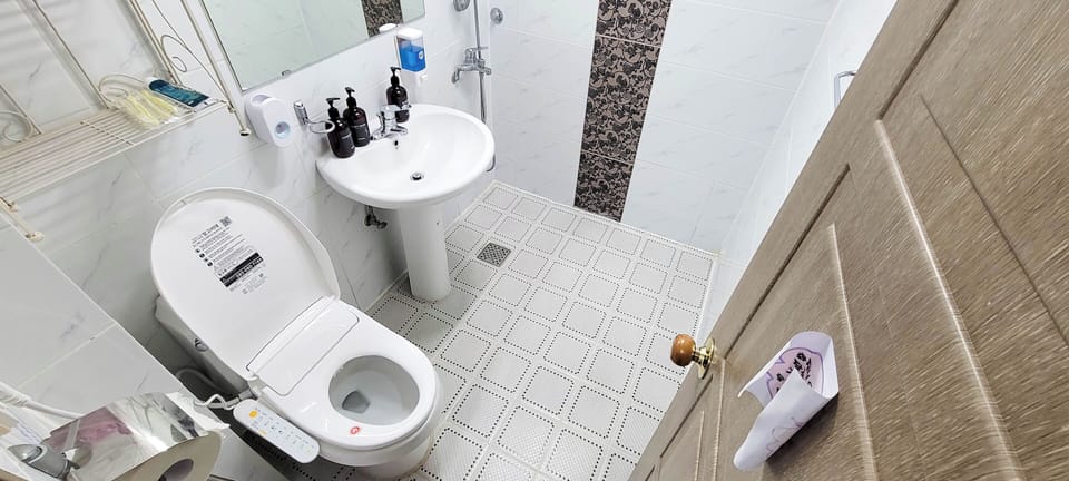 Standard Room (Sweet Majoram) | Bathroom | Shower, free toiletries, hair dryer, slippers
