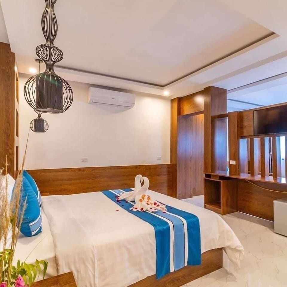 Minibar, in-room safe, blackout drapes, soundproofing