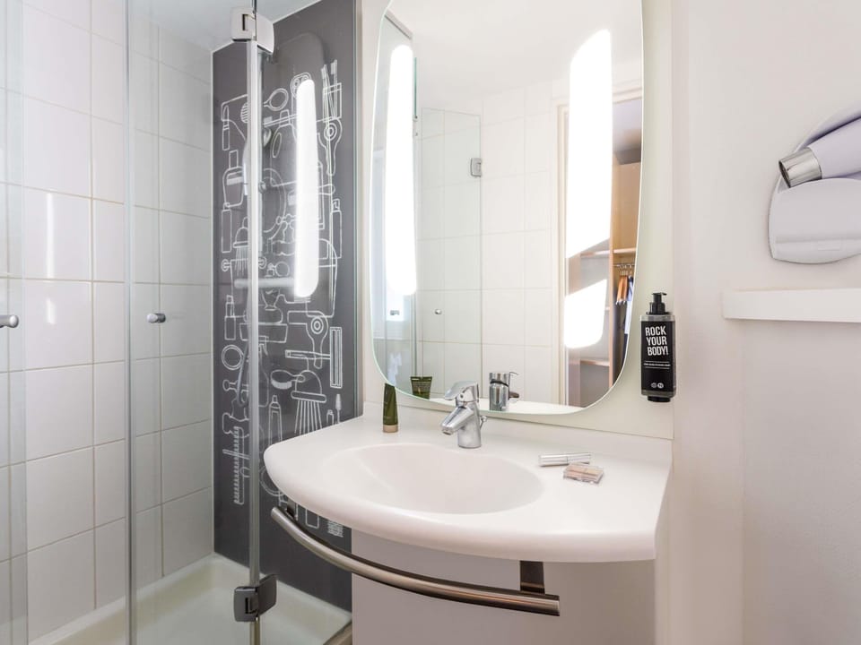 Double Room, 1 Double Bed | Desk, iron/ironing board, free WiFi, bed sheets