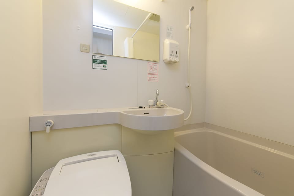 Combined shower/tub, slippers, electronic bidet, towels