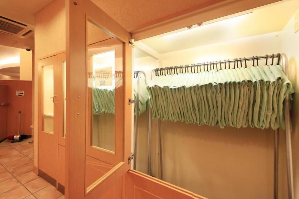 Combined shower/tub, hair dryer, slippers, towels