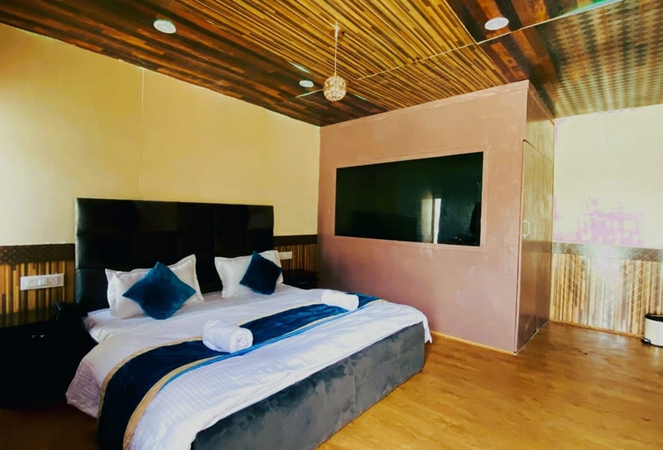 Cottage Room | Egyptian cotton sheets, premium bedding, rollaway beds (surcharge)