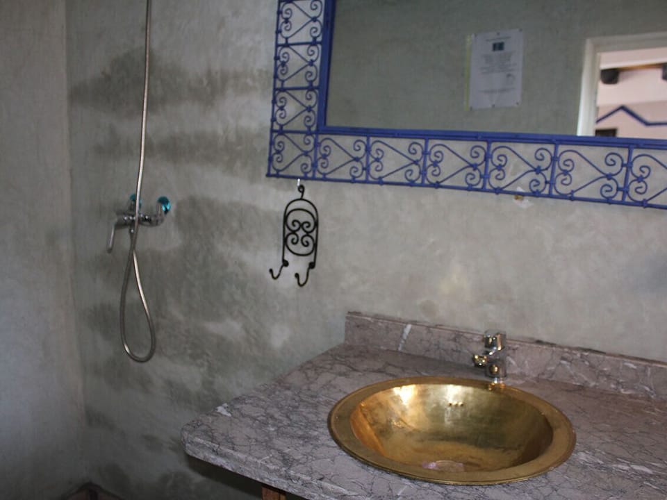 Double Room | Bathroom | Shower, rainfall showerhead, bidet, towels