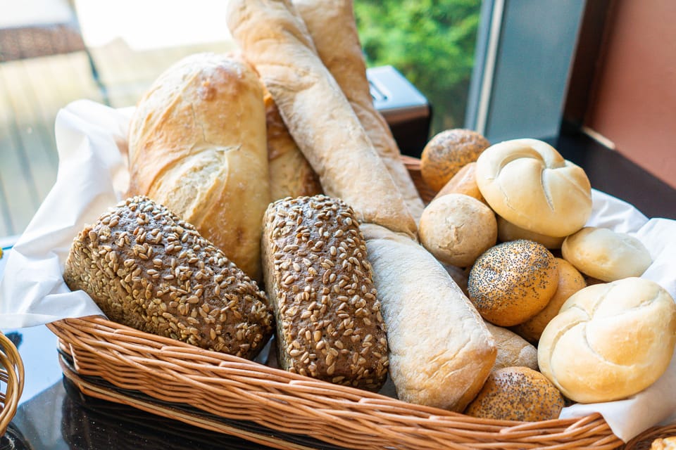 Daily buffet breakfast (PLN 65 per person)