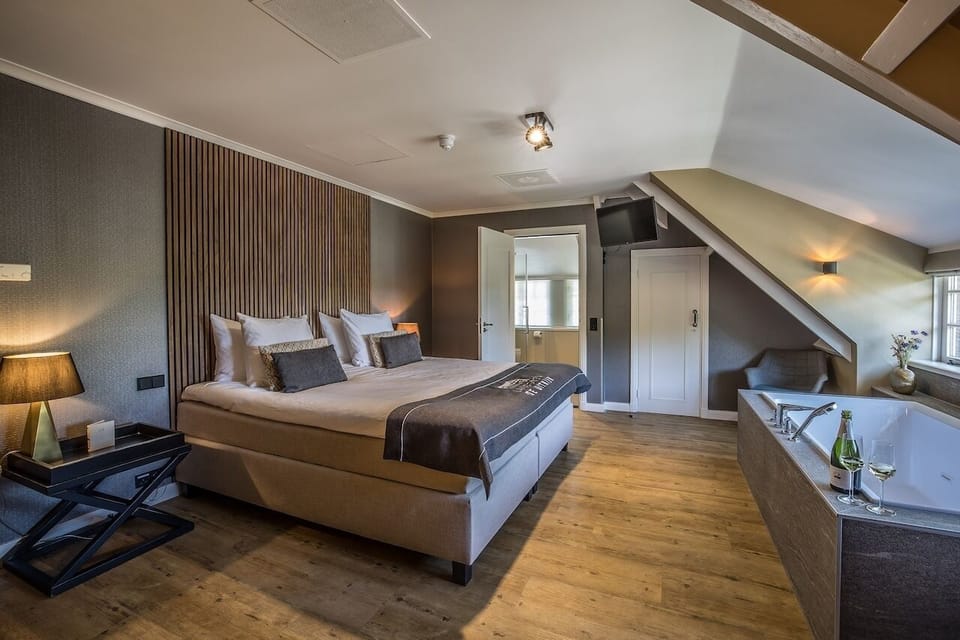 Suite | In-room safe, desk, iron/ironing board, cribs/infant beds