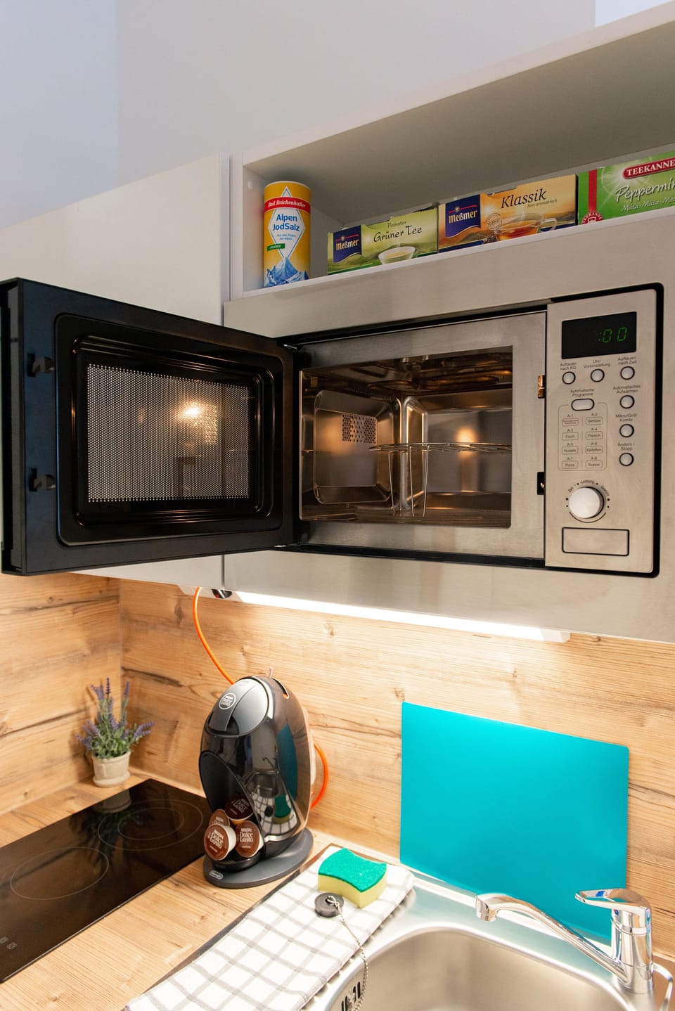 Studio | Private kitchen | Full-size fridge, microwave, stovetop, espresso maker