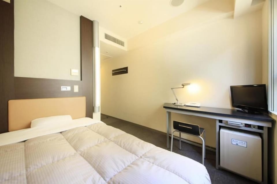 Down comforters, desk, free WiFi, bed sheets