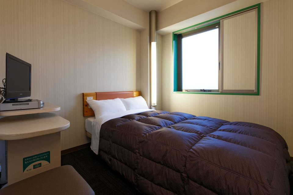 Down comforters, WiFi (free), bed sheets